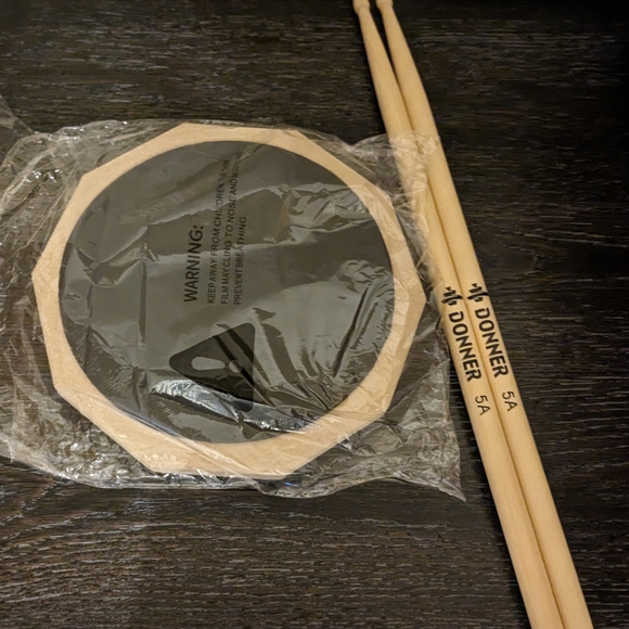 NEW Donner 5a Practice Drum Pad with Drumsticks - Picture 2 of 7